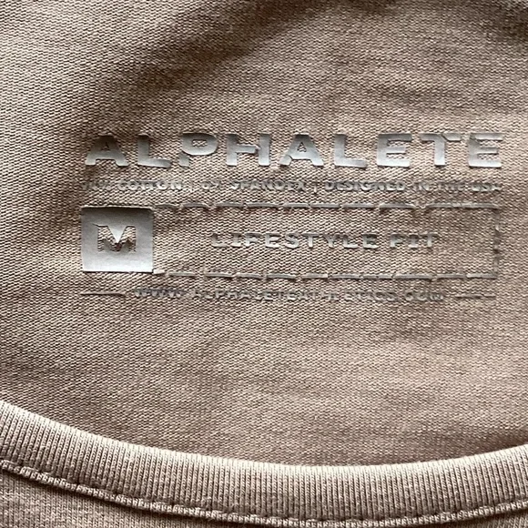 Alphalete T-shirt - Picture 3 of 4